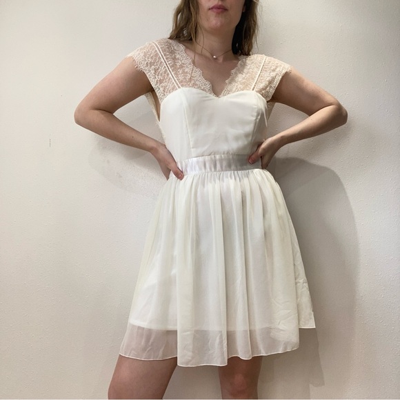 Vintage White Lacey Tulle Dress - Picture 3 of 6